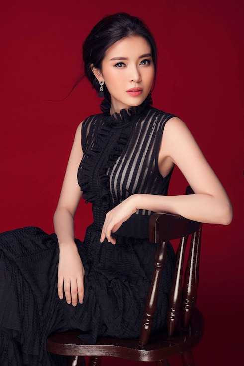 Ngay sau đó, người đẹp tậu nhà riêng và xế hộp để đón bố mẹ từ Cần Thơ lên thành phố Hồ Chí Minh sinh sống. Mặc dù không quá dư dả về kinh tế, song kề cận những người thân yêu nhất giúp Cao Thái Hà luôn thấy hạnh phúc và an lòng.. 