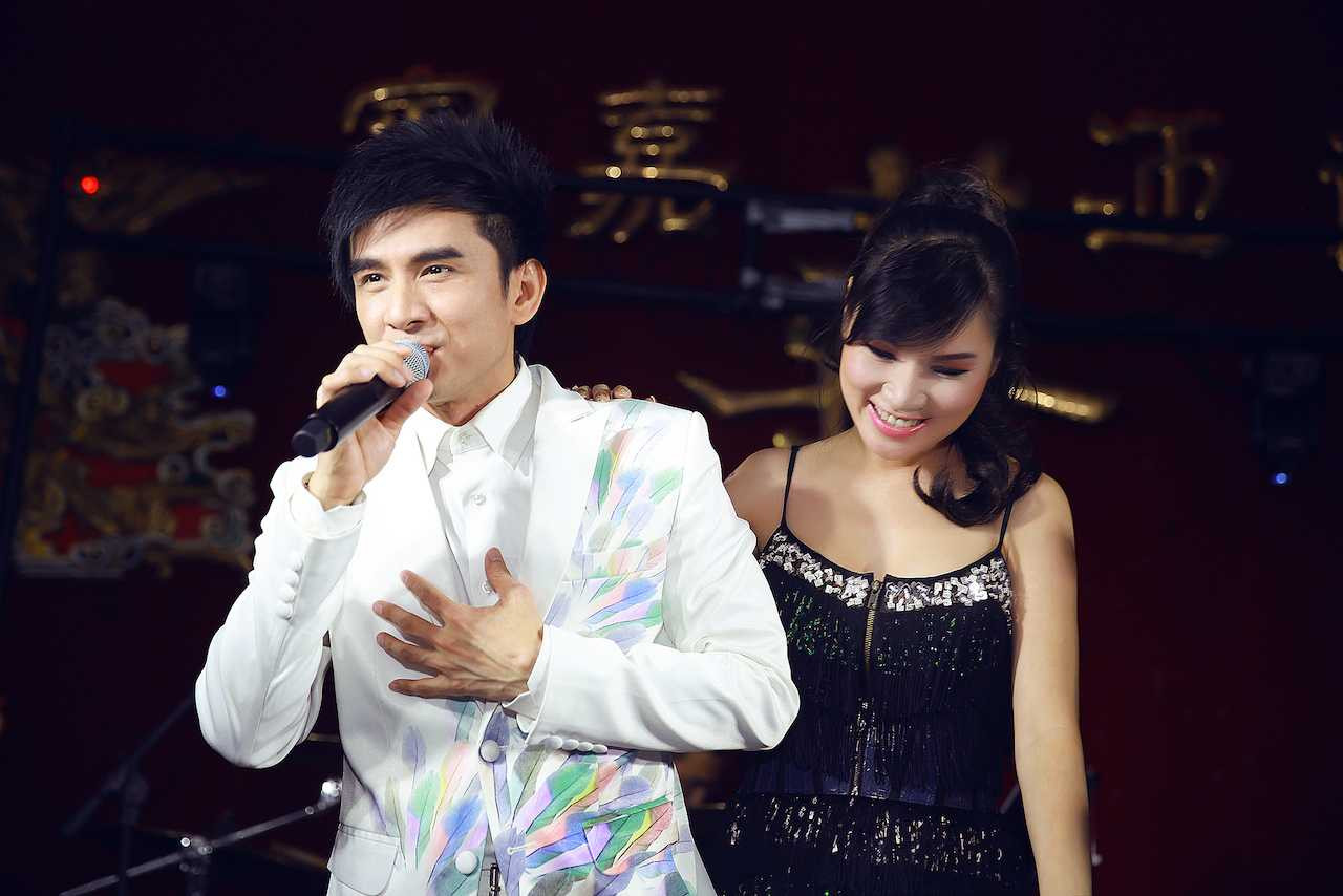 Đan Trường sánh vai ngọt ngào cùng Kavie Trần