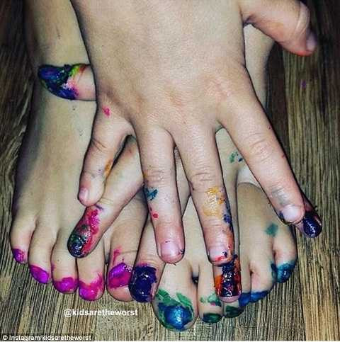 Con muốn học sơn móng tay, móng chân thôi ạ Con muốn học sơn móng tay, móng chân thôi ạ