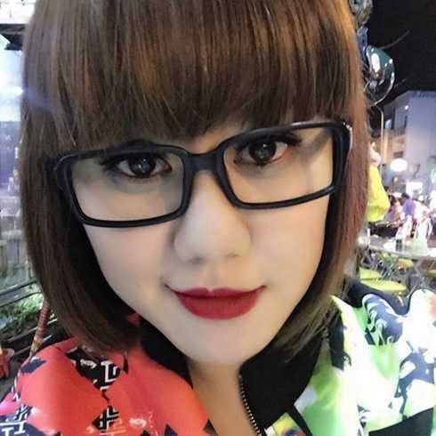 Cận cảnh dung nhan xinh xắn của bạn gái Cao Thái Sơn. 