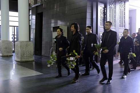 Những khoảnh khắc xé lòng trong tang lễ Trần Lập