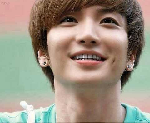 Tự tạo má lúm cho khuôn mặt thêm cuốn hút