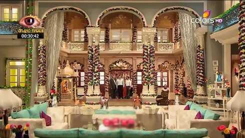 Thanh tra Shiv có gia thế hoành tráng.