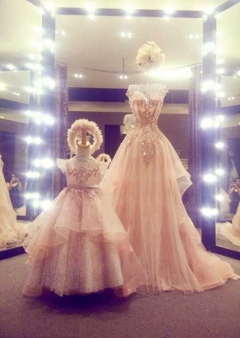 Elly Trần diện váy đôi với con gái, Hoàng Thùy Linh khoe eo thon nóng bỏng