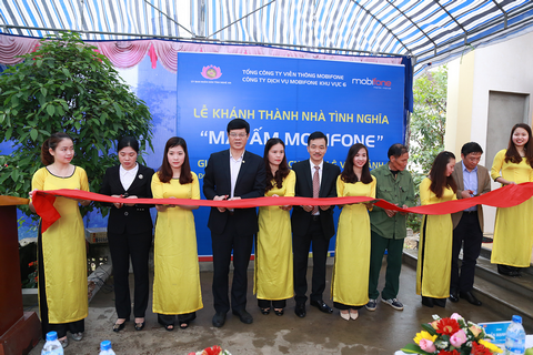 Đại biểu tham dự Lễ bàn giao nhà tình nghĩa Đại biểu tham dự Lễ bàn giao nhà tình nghĩa