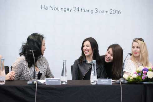 Các nghệ sĩ trong buổi họp báo