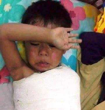 Thi thoảng Hãi vẫn thường giật mình khóc và hỏi ông bà bố mẹ cháu đi đâu rồi.