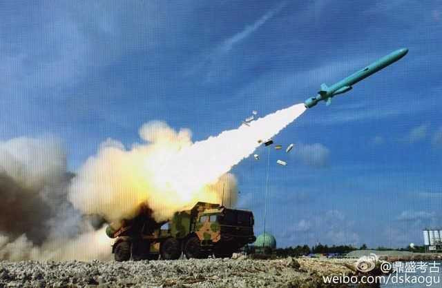 Bức ảnh đăng trên Weibo với tên lửa chống hạm YJ-62 phóng từ một vị trí được cho là ở đảo Phú Lâm