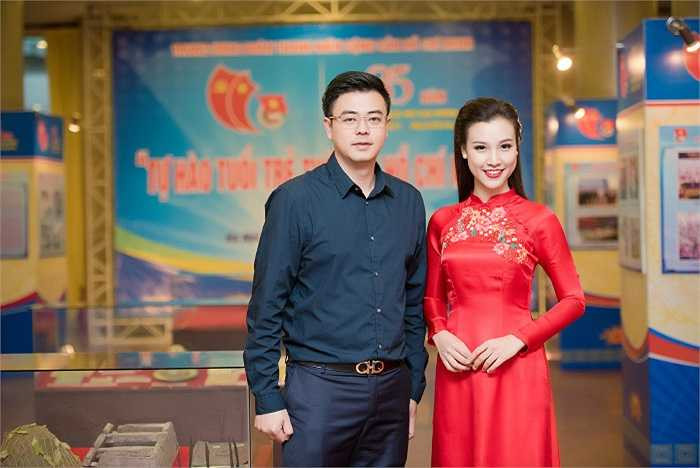 Á hậu Hoàng Oanh vừa có mặt tại Hà Nội tham gia dẫn dắt lễ kỷ niệm 85 năm thành lập Ngày thành lập Đoàn TNCS Hồ Chí Minh (26/3/1931 – 26/3/2016) và trao giải thưởng Lý Tự Trọng năm 2016. 