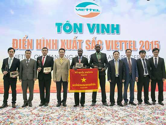 Viettel tôn vinh 3 tập thể và 6 cá nhân điển hình xuất sắc đại diện cho các đơn vị của Viettel trên toàn cầu.