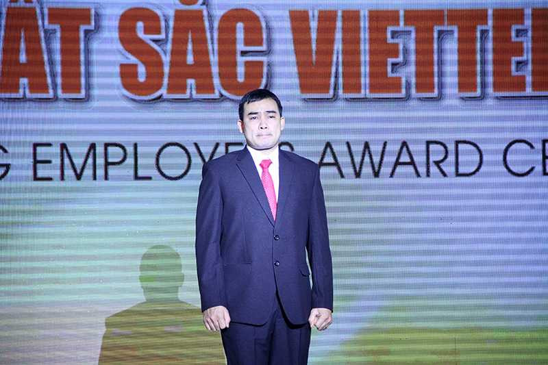 Đầu bếp Nguyễn Khắc Huy - một trong 6 cá nhân xuất sắc toàn cầu của Viettel năm 2015 (Ảnh: Phạm Thịnh)