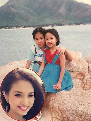 Vân Hugo vẫn giữ nguyên những nét đẹp từ thuở ấu thơ, từ đôi mắt đến gương mặt và nụ cười rạng rỡ.