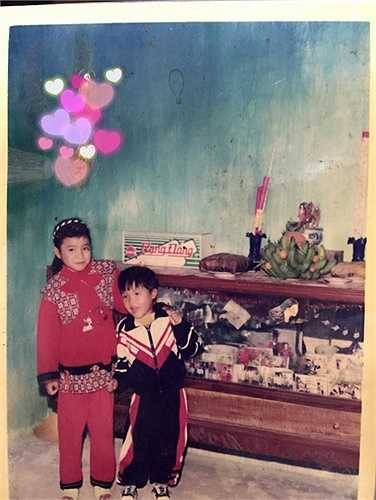 Bức ảnh Phạm Hương diện bộ trang phục đỏ với gương mặt lém lỉnh nhận được hàng nghìn lượt yêu thích.