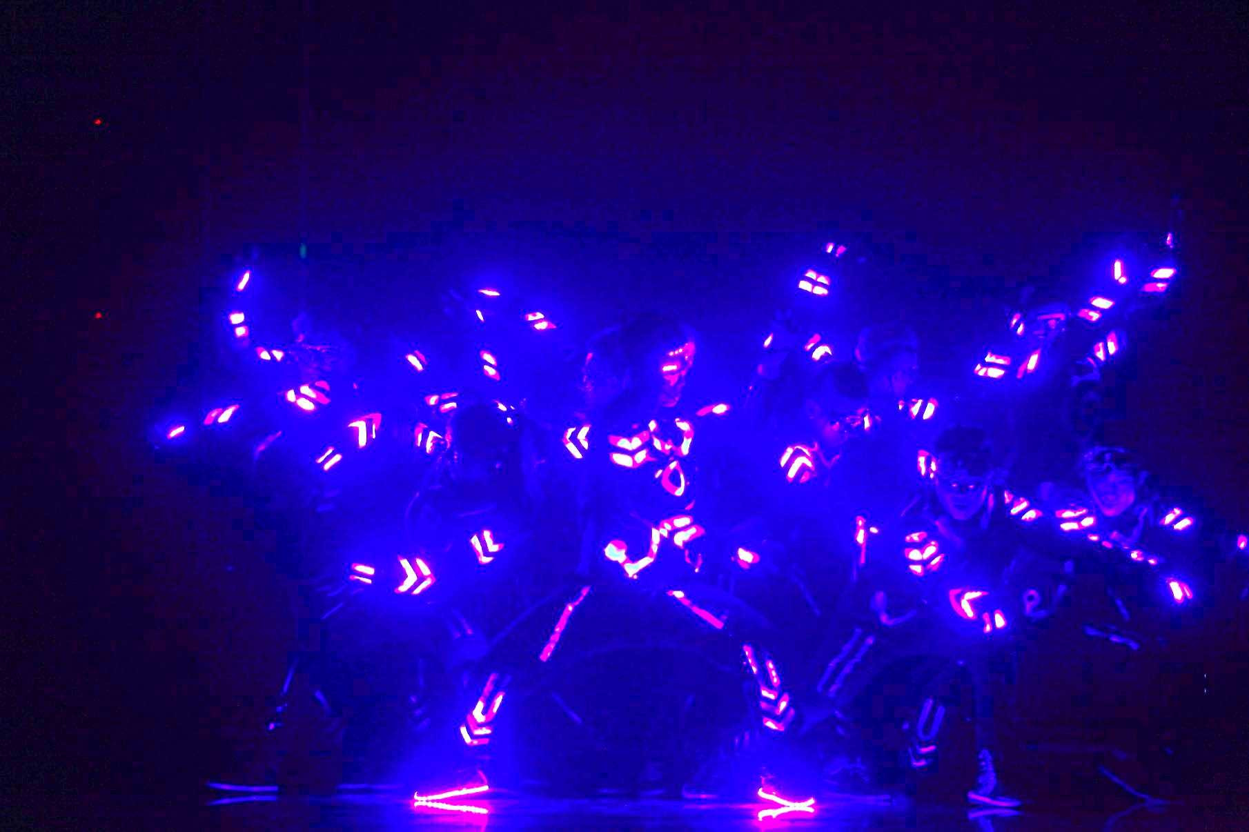 Nhóm nhảy đèn LED 218.