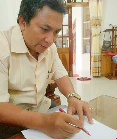 Ông Liếc đang trả lời phỏng vấn.