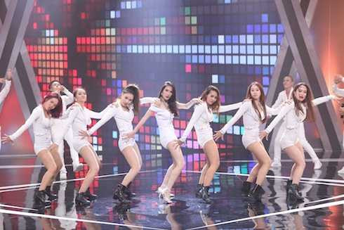 Nữ ca sỹ Thủy Tiên tái xuất trên sóng truyền hình sau một thời gian dài vắng bóng với bản hit “Và em đã yêu” được phối mới theo phong cách sôi động. Nữ ca sỹ Thủy Tiên tái xuất trên sóng truyền hình sau một thời gian dài vắng bóng với bản hit “Và em đã yêu” được phối mới theo phong cách sôi động.