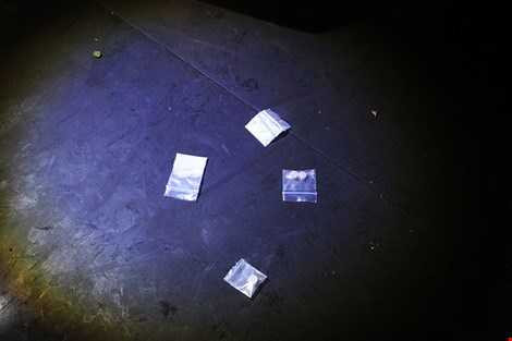 Các chất nghi vấn là ma túy được phát hiện.