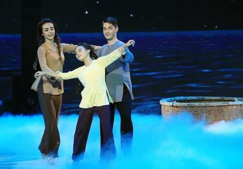 Tiếp đến, phần trình diễn của Mlee cùng với sự hỗ trợ của bé Linh Hoa – Quán quân Bước nhảy hoàn vũ nhí 2014 đã khiến khán giả thực sự xúc động qua câu chuyện “Chị đi tìm em”. Với điệu nhảy Valse và Tango, Mlee đã khiến 4 vị giám khảo ngạc nhiên trước sự tiến bộ vượt bậc của mình, không chỉ nhảy tốt mà cô còn thực hiện tốt phần diễn xuất trong bài thi. Ở đoạn cuối bài, Mlee đã rơi nước mắt khi quá nhập tâm vào nhân vật thể hiện. Giám khảo Hồng Việt cho rằng đây là một trong những tiết mục thành công nhất của Mlee từ đầu mùa giải đến nay. Số điểm Mlee nhận được cũng cao nhất trong tất cả các phần thi của cô từ đầu chương trình đến giờ. Tiếp đến, phần trình diễn của Mlee cùng với sự hỗ trợ của bé Linh Hoa – Quán quân Bước nhảy hoàn vũ nhí 2014 đã khiến khán giả thực sự xúc động qua câu chuyện “Chị đi tìm em”. Với điệu nhảy Valse và Tango, Mlee đã khiến 4 vị giám khảo ngạc nhiên trước sự tiến bộ vượt bậc của mình, không chỉ nhảy tốt mà cô còn thực hiện tốt phần diễn xuất trong bài thi. Ở đoạn cuối bài, Mlee đã rơi nước mắt khi quá nhập tâm vào nhân vật thể hiện. Giám khảo Hồng Việt cho rằng đây là một trong những tiết mục thành công nhất của Mlee từ đầu mùa giải đến nay. Số điểm Mlee nhận được cũng cao nhất trong tất cả các phần thi của cô từ đầu chương trình đến giờ.