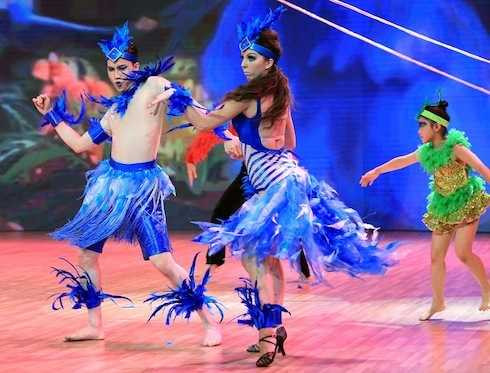 ST đã hóa thân thành nhân vật Rio trong bộ phim hoạt hình cùng tên để mang đến cho khán giả câu chuyện: Hai con vẹt bị nhốt trong lồng sắt. Chúng khó chịu trước cảnh tù túng nên tìm cách thoát thân ra ngoài. Cuối cùng chúng tìm được cách giải cứu chính mình và nhảy múa vui sướng với nhau. ST đã thể hiện điệu nhảy Samba đầy sôi động với những tổ hợp động tác khó. Các giám khảo vô cùng phấn khích trước bài thi của anh chàng. Đặc biệt, giám khảo Khánh Thi đã dành cho anh không ngớt lời khen ngợi và dành điểm số tuyệt đối cho anh. Phần thi của cặp đôi này có sự hỗ trợ của các bạn vũ công nhí của vũ đoàn Sandafon. ST đã hóa thân thành nhân vật Rio trong bộ phim hoạt hình cùng tên để mang đến cho khán giả câu chuyện: Hai con vẹt bị nhốt trong lồng sắt. Chúng khó chịu trước cảnh tù túng nên tìm cách thoát thân ra ngoài. Cuối cùng chúng tìm được cách giải cứu chính mình và nhảy múa vui sướng với nhau. ST đã thể hiện điệu nhảy Samba đầy sôi động với những tổ hợp động tác khó. Các giám khảo vô cùng phấn khích trước bài thi của anh chàng. Đặc biệt, giám khảo Khánh Thi đã dành cho anh không ngớt lời khen ngợi và dành điểm số tuyệt đối cho anh. Phần thi của cặp đôi này có sự hỗ trợ của các bạn vũ công nhí của vũ đoàn Sandafon.