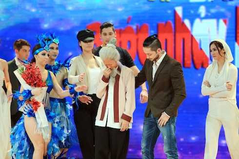 Ở phần công bố kết quả, cặp đôi ST – Vyara nhận được bình chọn cao nhất thông qua mạng xã hội. Cặp đôi Khả Ngân - Zhivko có tổng điểm quy đổi thấp nhất nên ngậm ngùi dừng chân trong tiếc nuối. Khả Ngân đã không kìm nén được cảm xúc của mình và cô đã liên tục rơi nước mắt ngay trên sân khấu. Ở phần công bố kết quả, cặp đôi ST – Vyara nhận được bình chọn cao nhất thông qua mạng <a href='https://vtcnews.vn/xa-hoi.2.0.html' >xã hội</a>. Cặp đôi Khả Ngân - Zhivko có tổng điểm quy đổi thấp nhất nên ngậm ngùi dừng chân trong tiếc nuối. Khả Ngân đã không kìm nén được cảm xúc của mình và cô đã liên tục rơi nước mắt ngay trên sân khấu.