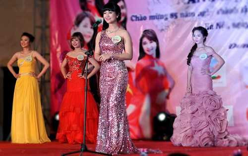 Lộ diện hoa khôi xinh đẹp trường CĐ Thương mại và Du lịch Hà Nội