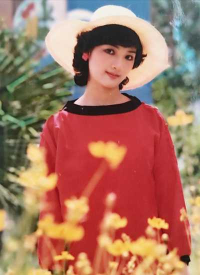 Nhiều fan khen Giáng My thời trẻ mang vẻ đáng yêu như búp bê bằng sứ của Nhật Bản. Nhiều fan khen Giáng My thời trẻ mang vẻ đáng yêu như búp bê bằng sứ của Nhật Bản.