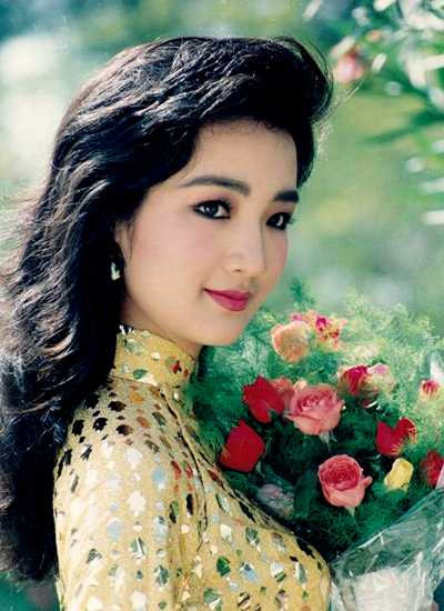 Về sau, hoa hậu để mái tóc dài và nhiều lần thay đổi kiểu tóc tôn vẻ đẹp thanh tú, dịu dàng của chị. Ảnh: Đoàn Minh Tuấn. Về sau, hoa hậu để mái tóc dài và nhiều lần thay đổi kiểu tóc tôn vẻ đẹp thanh tú, dịu dàng của chị. Ảnh: Đoàn Minh Tuấn.