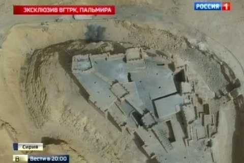 HÌnh ảnh từ máy bay không người lái chụp khi quân đội Syria tấn công (Ảnh: Mirror)