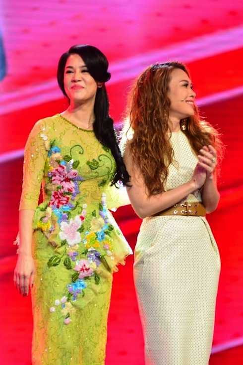 Tuy nhiên, khi hỏi về mâu thuẫn này, cả hai đều bác bỏ. Giọng ca đất cảng cho biết, cô không đếm xỉa tới những gì fan cuồng Mỹ Tâm nói về mình và vẫn dành thái độ tôn trọng cho đồng nghiệp. Trong khi đó, Mỹ Tâm cũng từ chối bình luận. Ảnh: Châu Quốc Hùng Tuy nhiên, khi hỏi về mâu thuẫn này, cả hai đều bác bỏ. Giọng ca đất cảng cho biết, cô không đếm xỉa tới những gì fan cuồng Mỹ Tâm nói về mình và vẫn dành thái độ tôn trọng cho đồng nghiệp. Trong khi đó, Mỹ Tâm cũng từ chối bình luận. Ảnh: Châu Quốc Hùng