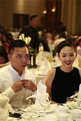 Tóc Tiên thân thiết bên Hoàng Touliver.