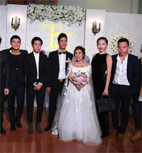 Tóc Tiên khoe vóc dáng gợi cảm bên 'người tình tin đồn'.