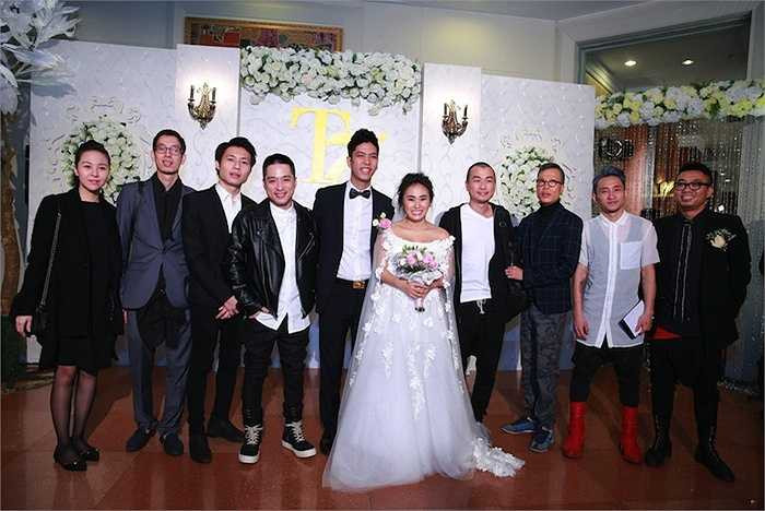 Các ca sỹ underground đến chúc mừng Nhật Thu.