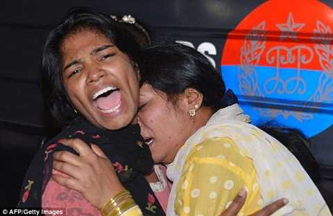 Tiếng khóc thảm thiết của gia đình nạn nhân Tiếng khóc thảm thiết của gia đình nạn nhân