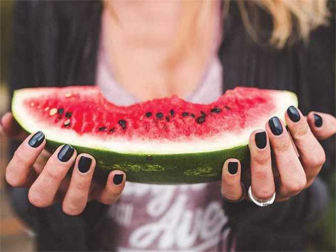 Chứa protein: Protein là thành phần quan trọng đối với việc giảm cân. Nếu bạn muốn đốt cháy calo, hãy chắc chắn rằng chế độ ăn uống của bạn có thực phẩm giàu protein. Đây là loại thực phẩm cung cấp cho cơ thể của bạn một năng lượng tức thời và giúp cho bạn năng động và cân đối.