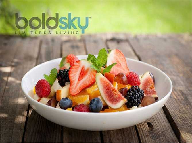 Một loại salad lành mạnh: Thêm trái cây tươi mát này vào món rau. Hãy lựa chọn trái cây và rau cho mùa hè này. Chúng sẽ giúp khả năng miễn dịch và tỷ lệ trao đổi chất tốt hơn, và cải thiện đáng kể cân nặng.