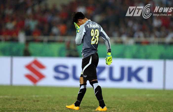 Nguyên Mạnh từng mắc sai lầm 'đẻ trứng' và khiến ĐTVN vuột mất chiến thắng (ảnh: Quang Minh)