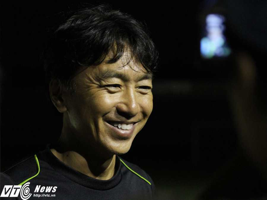 Nếu có theo dõi ĐTVN lúc này, ông Miura hẳn sẽ mãn nguyện vì những 'chân giá trị' của mình (ảnh: Hoàng Tùng)