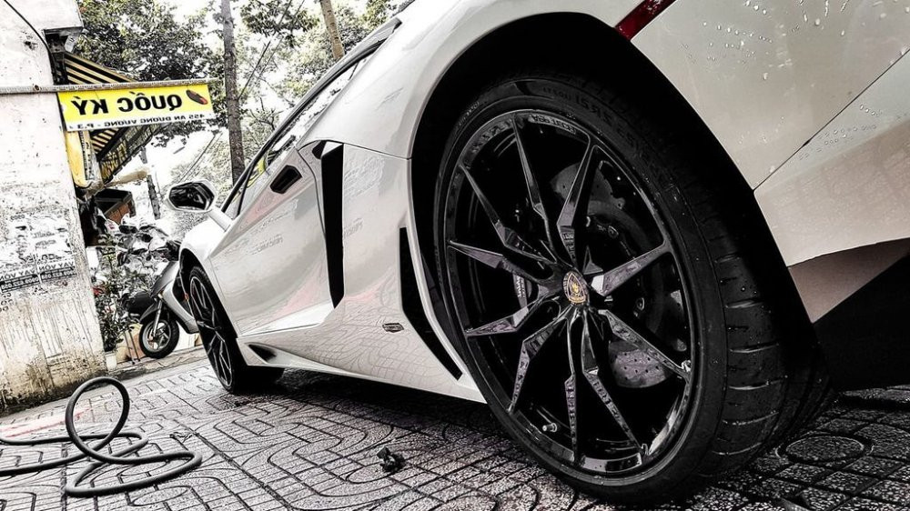 chiec-xe-truoc-do-tung-duoc-chu-cu-do-nhieu-chi-tiet-moi-tren-xe 3