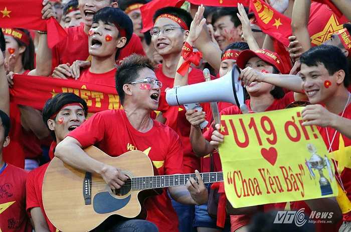 cong-phuong-u19-viet-nam-chi-thua-world-cup-2014-4