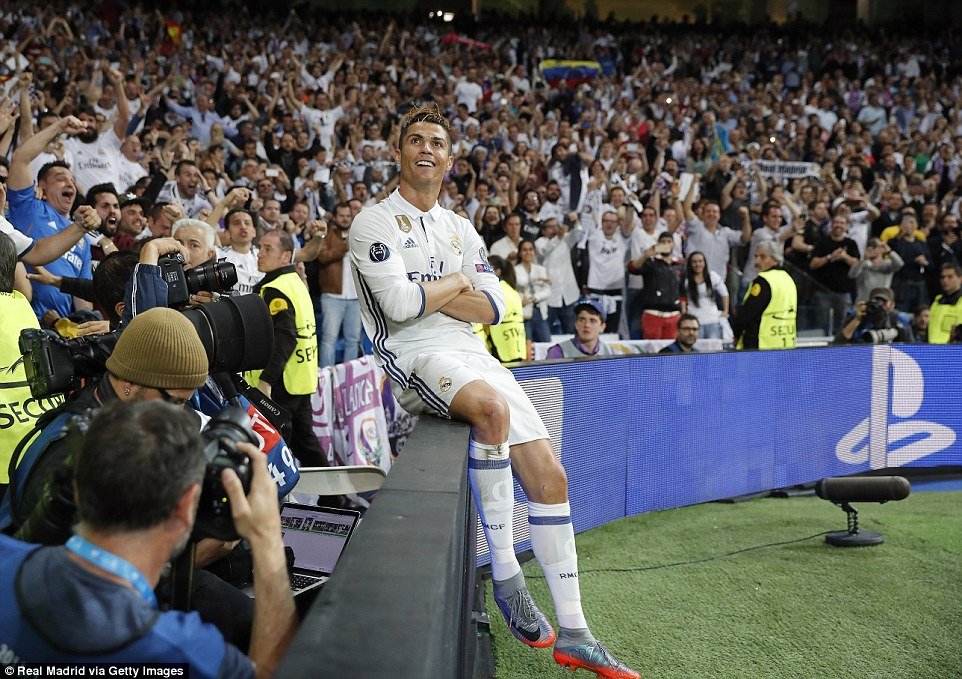 Hinh anh Ronaldo: Toi ngoi xuong day va khong noi gi het