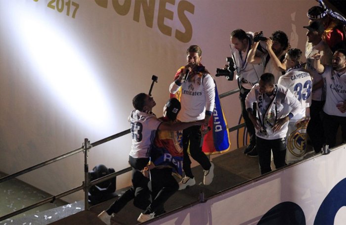 Hinh anh Real mung chuc vo dich La Liga giua bien nguoi 14