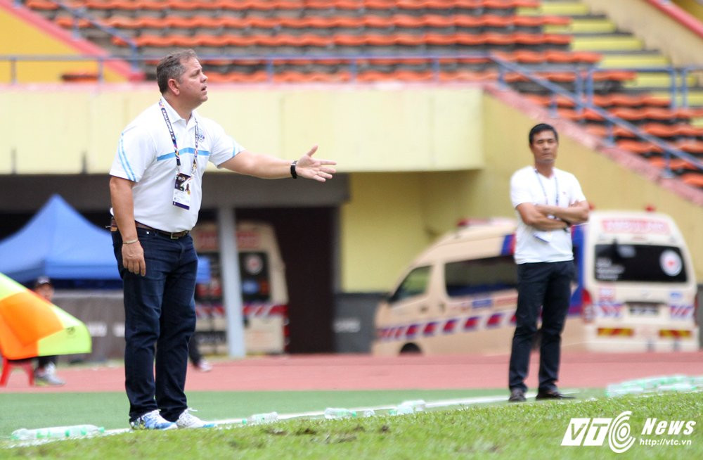 Tro ly HLV U22 Campuchia (1)