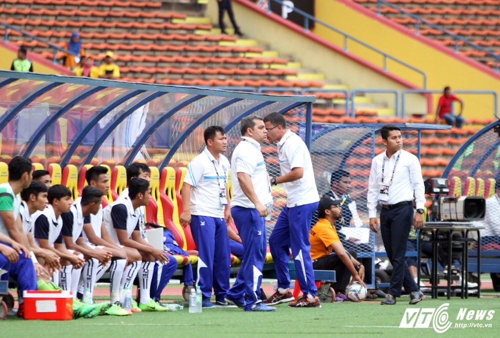 Tro ly HLV U22 Campuchia (4) 4