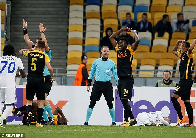 4580878200000578-4999090-image-m-49_1508455534595