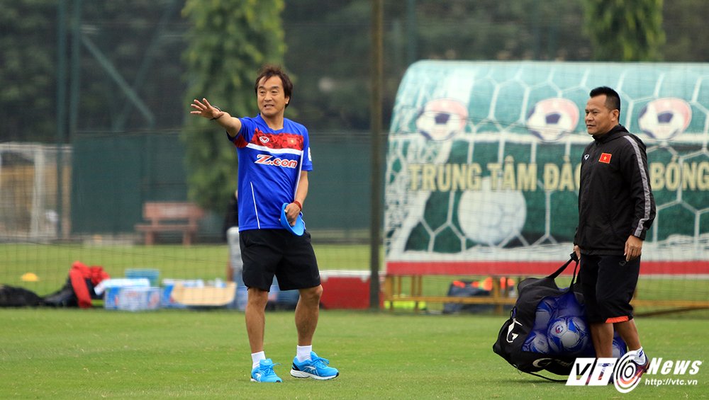 Park Hang Seo vs Lu Dinh Tuan (1)