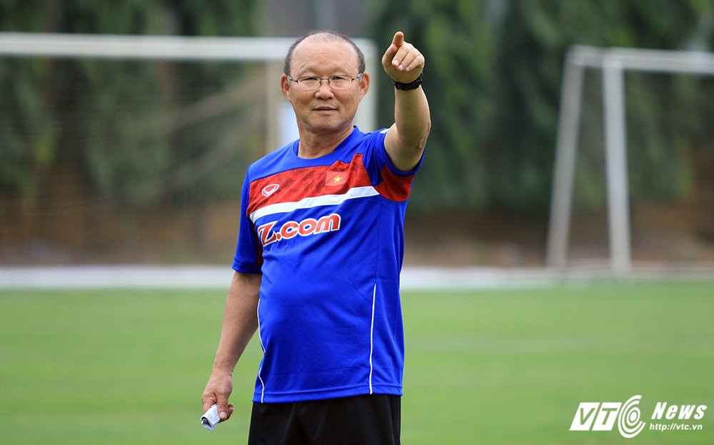 Park Hang Seo vs Lu Dinh Tuan (13)