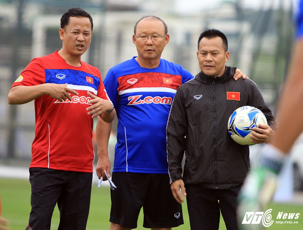 Park Hang Seo vs Lu Dinh Tuan (8) 5