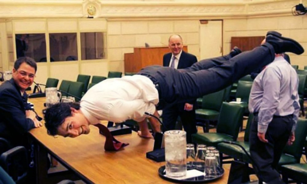 trudeau-yoga9 10