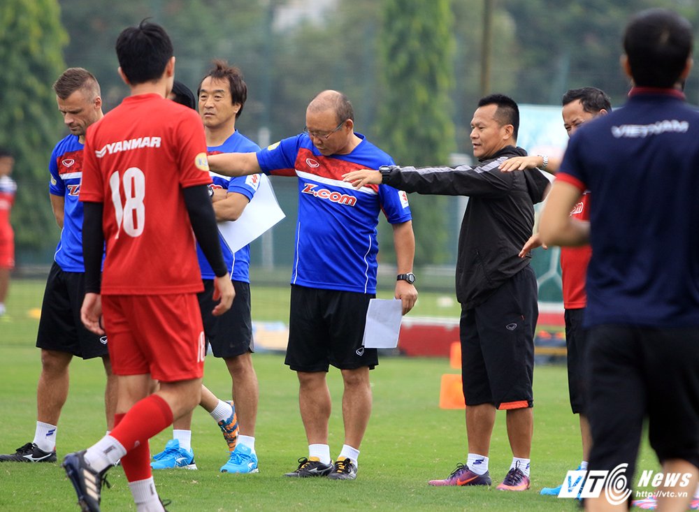 Park Hang Seo vs Lu Dinh Tuan (4)