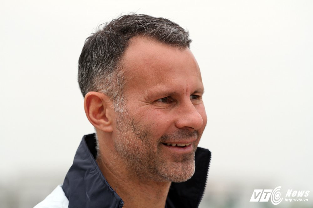 Giggs vs Scholes (1)